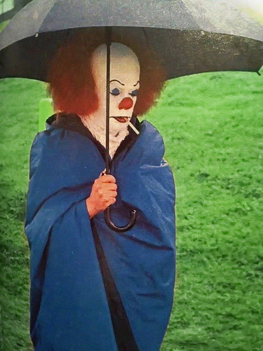 JvilleProbs's tweet photo. Trick-or-treating in midwest be like https://t.co/iUg80UWqFi