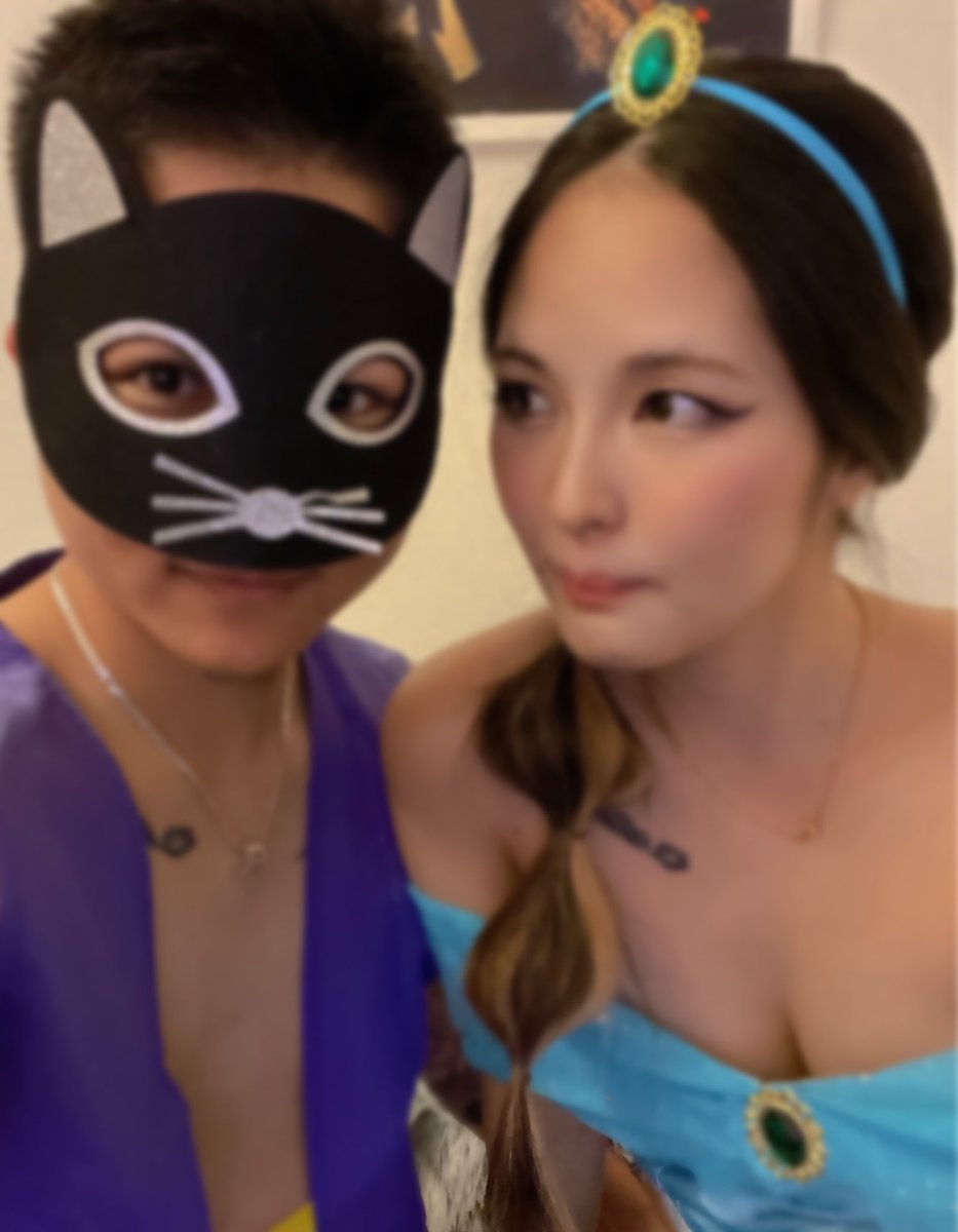 0913k07's tweet photo. Happy Halloween🎃
アラジン🧞‍♂️ジャスミン https://t.co/n396o31mOJ