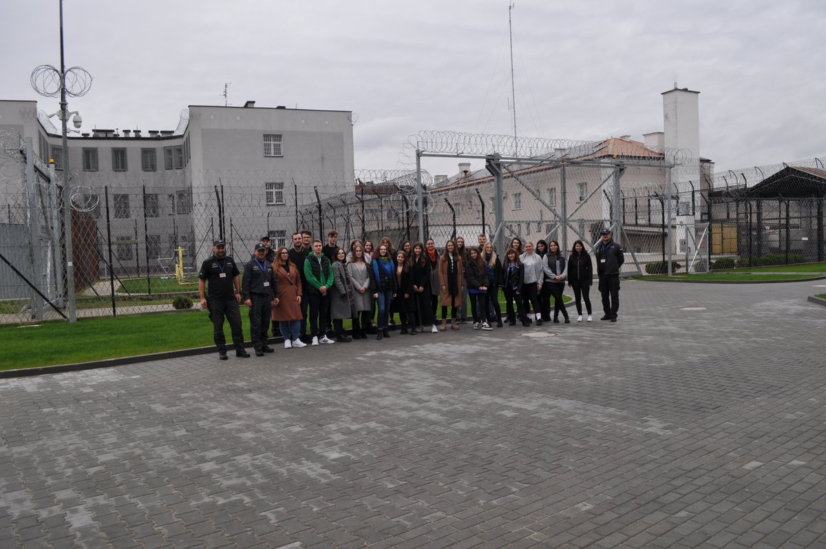 ASKrasnystaw's tweet photo. 27 października 2023 roku studenci ze Studenckiego Koła Naukowego Geografii Wojskowej i Zarządzania Kryzysowego „Kryzysowcy” funkcjonującego na Wydziale Nauk o Ziemi i Gospodarki Przestrzennej UMCS w Lublinie wraz z opiekunem, odwiedziła @ASKrasnystaw 👍

https://t.co/sZSXtWzSXS https://t.co/DtCkcaJsIH
