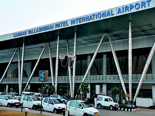 🚨 Sardar Vallabhbhai Patel Internet Airport(SVPIA) , Ahmedabad to start direct flights to Jaisalmer(Rajasthan), Diu(UT), Port Blair(Andaman & Nicobar) and Agra(Uttarpradesh) in view of Diwali festive season. 
#Airport #festiveseason #flights