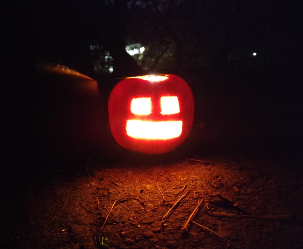🎃 Happy Halloween! 🎃

Had a good time on halloween carving this pumpkin with <a href="/iISpaceDustIi/">Space Dust</a>, <a href="/pol_deni/">DeniPol</a> &amp; <a href="/iI6luemoonIi/">BlueMoon</a>. Thank you guys ^w^