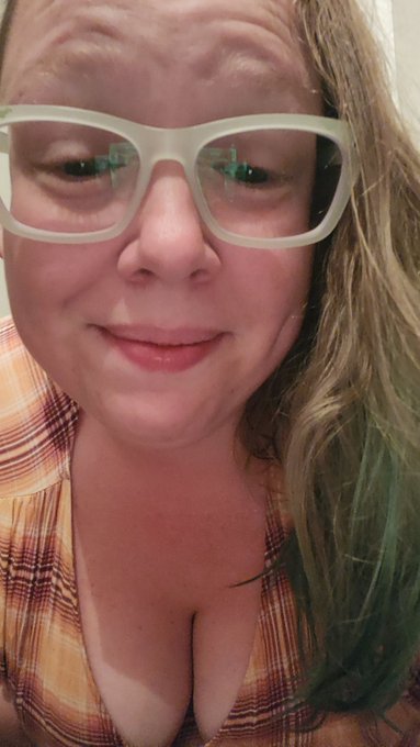 What do you want to do to me?  A) cumming in my pussy B) fucking my tits C) cumming on my face https://t