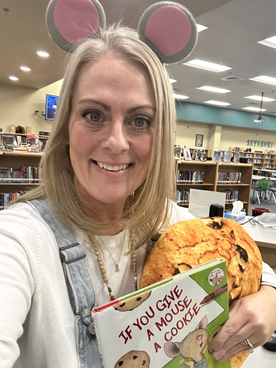 Paige Fosmire (@paigefosmire) on Twitter photo Book Character Dress up day today! If you give a mouse a cookie… #SkyhawkPride <a href="/NISDStinson/">Stinson MS NISD</a> <a href="/NISDStinsonLib/">Stinson MS Library</a> #MedinasHeroes Book Character Dress up day today! If you give a mouse a cookie… #SkyhawkPride <a href="/NISDStinson/">Stinson MS NISD</a> <a href="/NISDStinsonLib/">Stinson MS Library</a> #MedinasHeroes