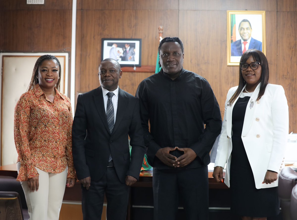 🇿🇲 Honored to meet @hon.elias_mubanga_ 🤝 The Honourable Minister of Small and Medium Enterprise Development, Zambia. We're thrilled to announce our partnership with the Zambian government to empower SMEs through X-Pitchaton! 🚀 Over 1 million Kwacha in prizes to boost local