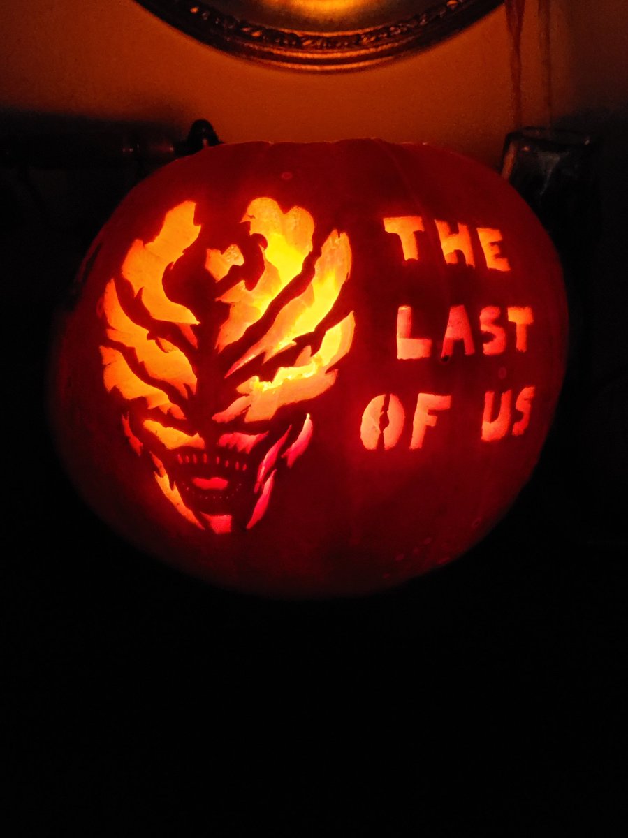 Happy Halloween !! 🎃 Handmade pumpkin carving with my favorite show this year : The Last of Us ! #Halloween #Halloween2023 #pumpkin #pumpkincarving #TheLastOfUs #clicker