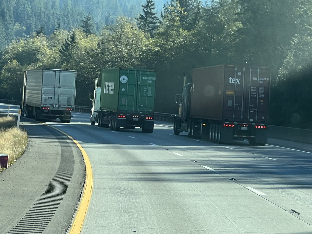 ltrain13's tweet photo. I saw the Bulgarian flag on the road today. https://t.co/DqDIcH2P2j