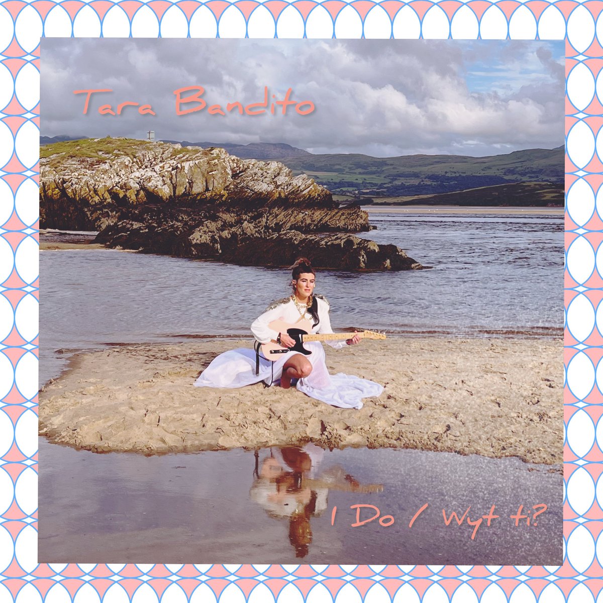 pystpyst's tweet photo. Sengl ddwbl newydd @TaraBandito allan ddydd Gwener yma ar @RCoshR 💫
Tara Bandito's new double single 'I Do / Wyt Ti?' is out this Friday ahead of her performance at #LUCfest on 05.11!
Pre-save: https://t.co/VqWyytD3U5 https://t.co/1RSwAJzsin