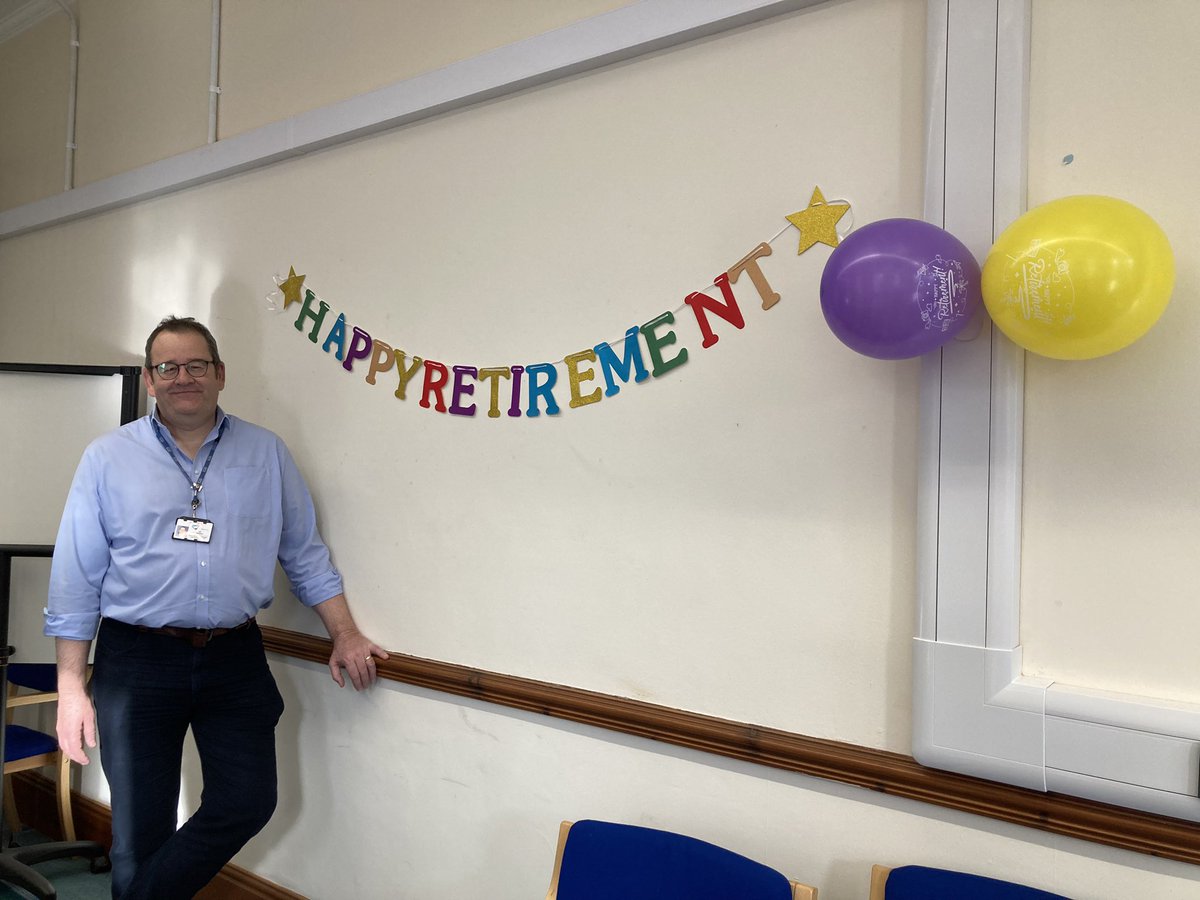 _ClareProctor's tweet image. After a dedicated 37 year NHS career, (the last 31 of those here in Nottm,) Ian Herborn has today retired! Thankyou for all your years of service Ian, and enjoy your retirement! You will be missed by all your colleagues in CAS and beyond! 👏🏻👏🏻 @TeamCAS3 @hart21_rmh @Simondroe
