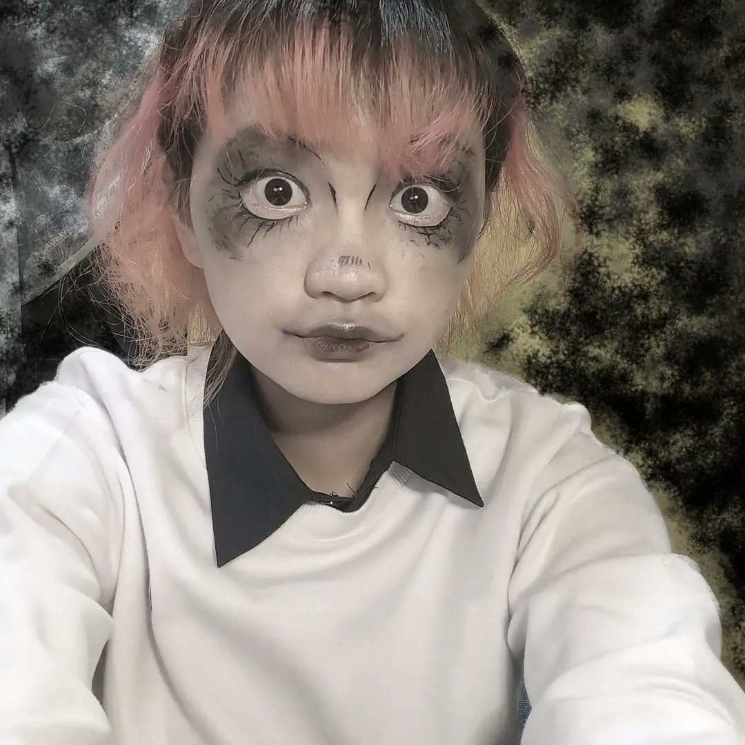 caiipai's tweet photo. Happy Halloween from a red haired Chizumi

continuing my tradition of dressing up as Junji Ito characters on Halloween https://t.co/wzZ6bwSFn8