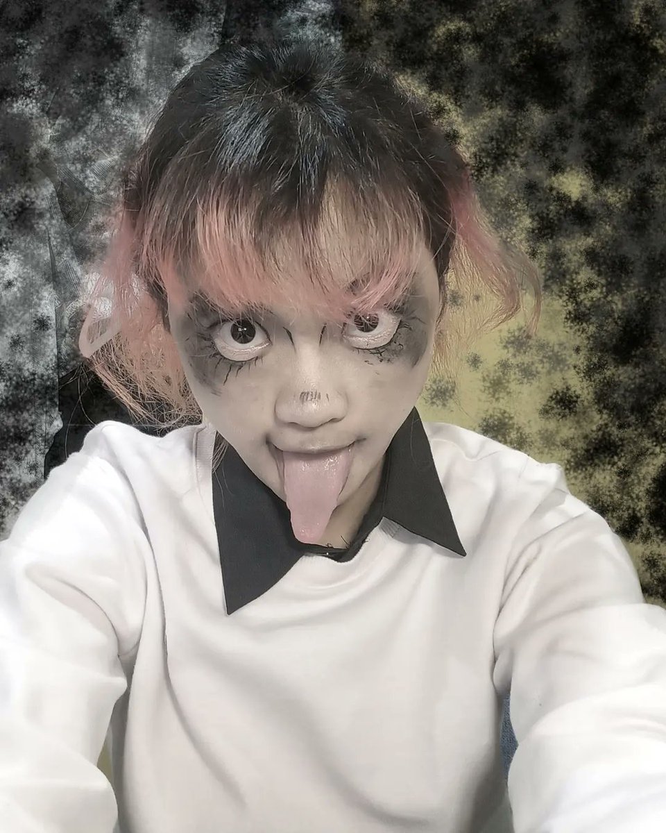 caiipai's tweet photo. Happy Halloween from a red haired Chizumi

continuing my tradition of dressing up as Junji Ito characters on Halloween https://t.co/wzZ6bwSFn8