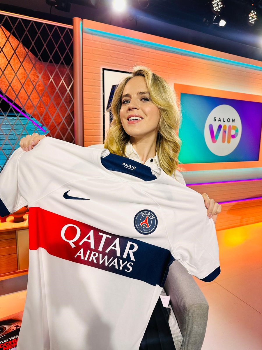 beinsports_FR's tweet photo. [🎁CONCOURS #SalonVIP]  
🔁 RT pour tenter de gagner le maillot extérieur du PSG ! 
 
👉 Follow @beinsports_FR  pour jouer !

📺 Stéphane Caillard et Alexis Michalik seront les invités de @Claire_Arnoux &amp; @pabanclara ce soir à 19H00 sur beIN SPORTS 1 ! https://t.co/MiHWRcKK7q