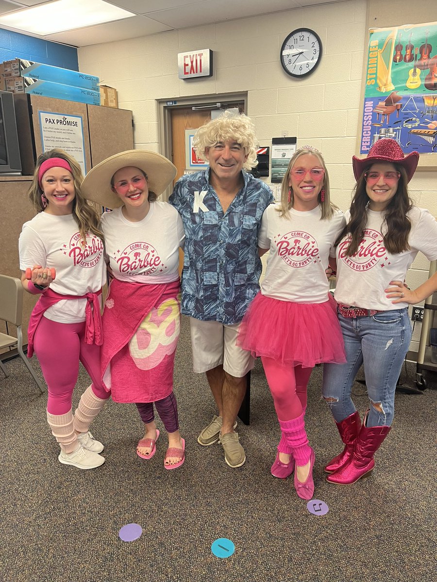 Just some Barbie girls with our Ken! 💗 <a href="/JaimeHoon/">Jaime Hoon 🖍</a> <a href="/AndreaMock10/">Andrea Mock</a> <a href="/katiepatt4/">Katie Patterson</a>