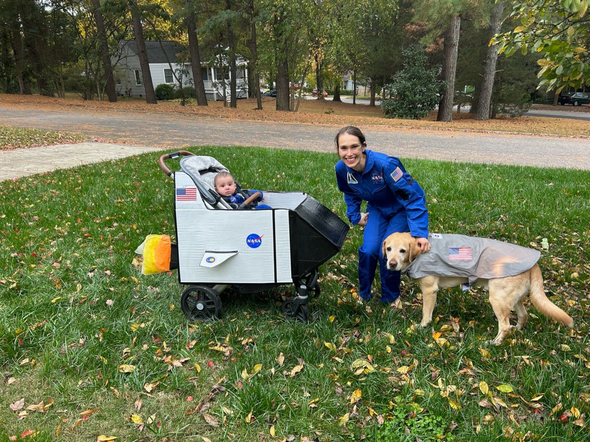ericmorrow's tweet photo. @NASA #NASACostume with Commander Leo on his first space flight https://t.co/DhqCMCx1Ak