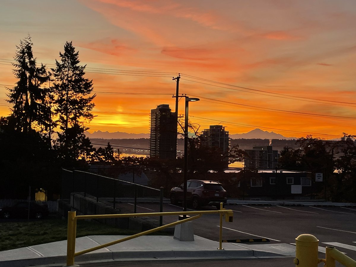 SkwowechElem's tweet photo. #Spooktacular morning skies over Skwo:wech on this beautiful October morning 🧡. Happy #Halloween @newwestschools. https://t.co/jndXzVxqOc
