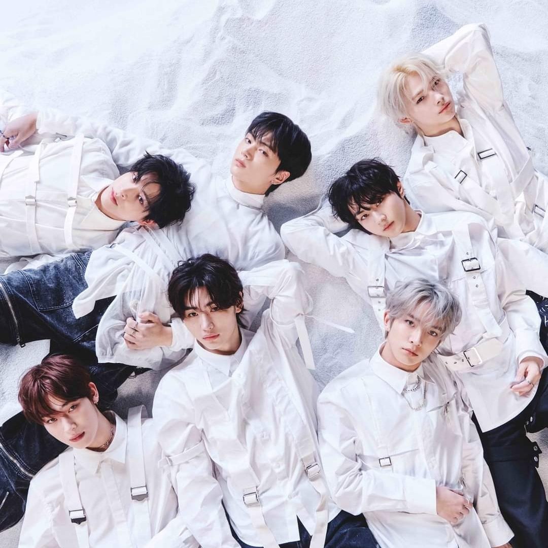 jaywonrules's tweet photo. Lying down will always be their concept https://t.co/K6tmxgU8wP