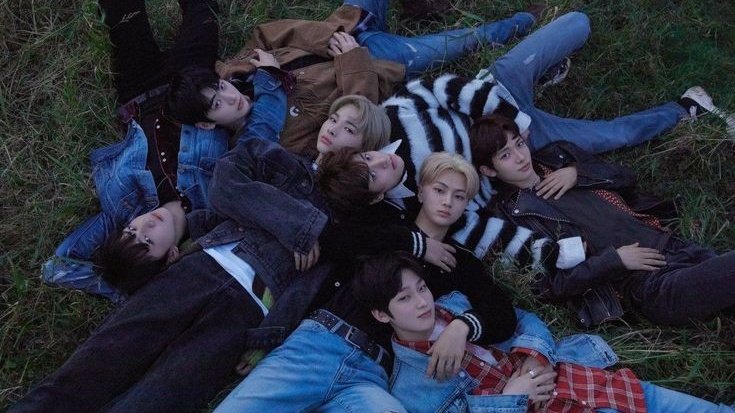 jaywonrules's tweet photo. Lying down will always be their concept https://t.co/K6tmxgU8wP