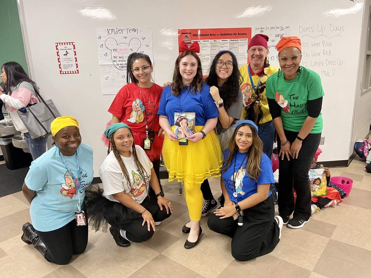 Snow White of Kinder and her 7 Dwarfs! ❤️💛💙 #bookcharacterparade