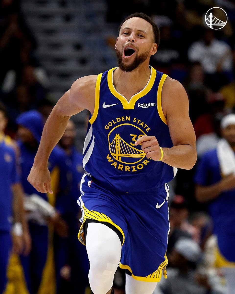 FactsandStats_'s tweet photo. Top Scoring Performances from Last Night's NBA Action (10/30)

1. Steph Curry
42 PTS 5 REB 5 AST
15/22 (68%)
7/13 3PT (54%)

Set new NBA record for most threes in the first four games of a season.
#DubNation https://t.co/29I8cnVlah