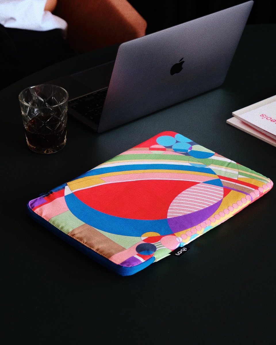 Which laptop sleeve matches your vibe? 1,2,3 or 4? 💻

#artlover #museumlover #vangogh #hokusai 
<a href="/smiley/">Smiley</a> #smileymerch #franklloydwright