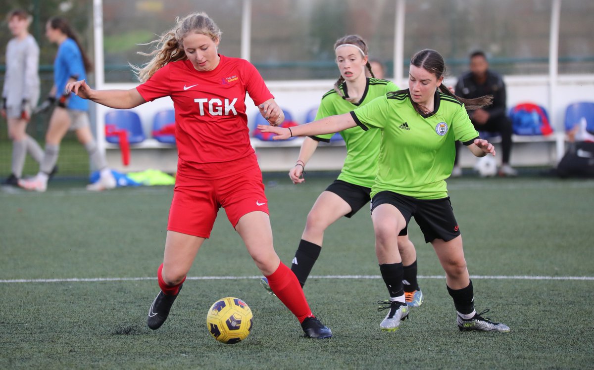CliveJonespr's tweet photo. @SheKicksdotnet @wssmagnews @TalkingWoSo @GirlsontheBall @garybarrell @WorcsFA @BirminghamFA @G2CollegeSoccer @JonMaloney9 Its all over here at Castle Vale and Worcestershire win the tournament.  Match 3 TGK Red 1 - 4 Worcestershire. Match photos on https://t.co/tLYdcbBZ3a https://t.co/Xjm3nHtxHx