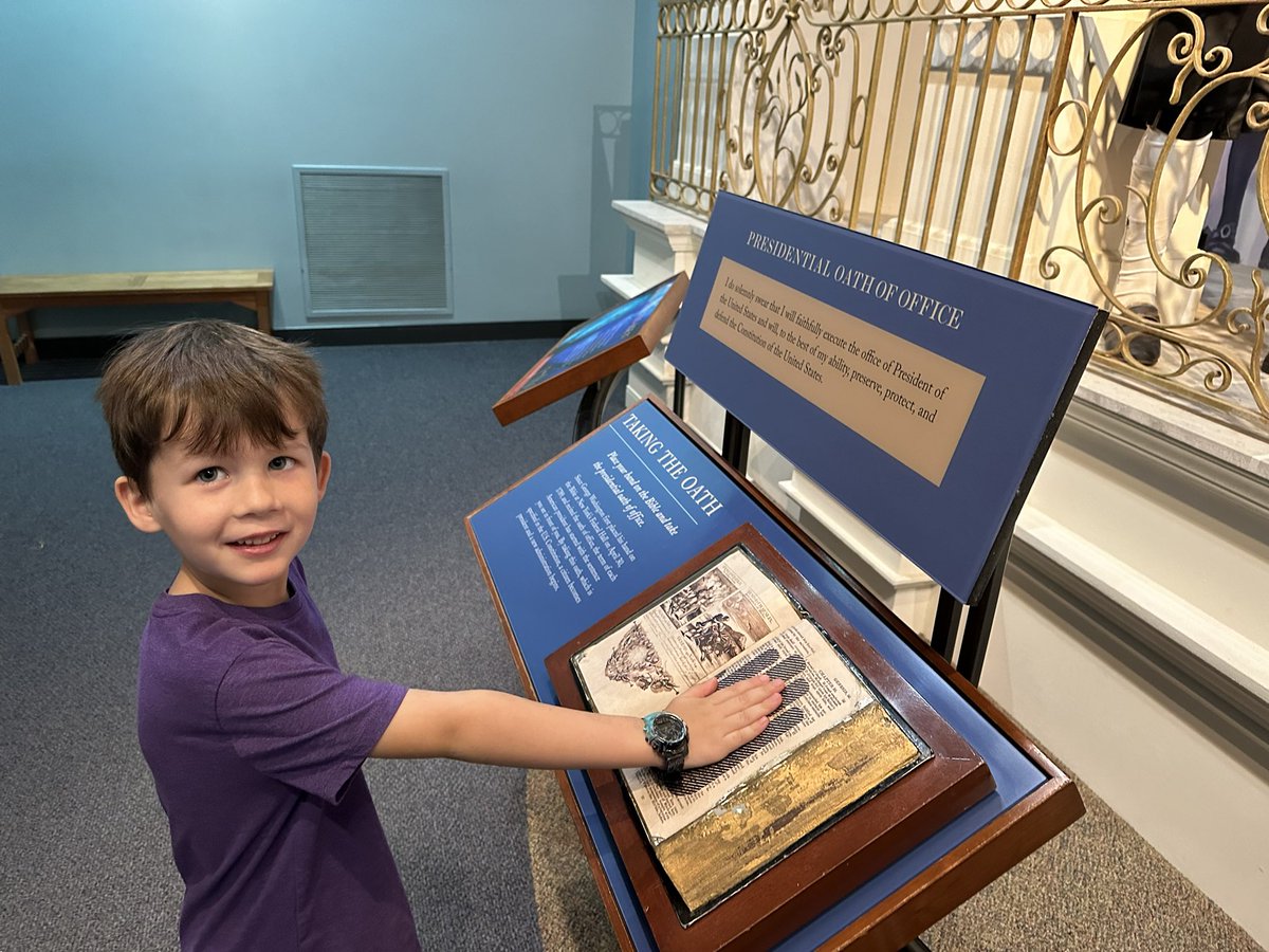 Meg Flajser tweet media