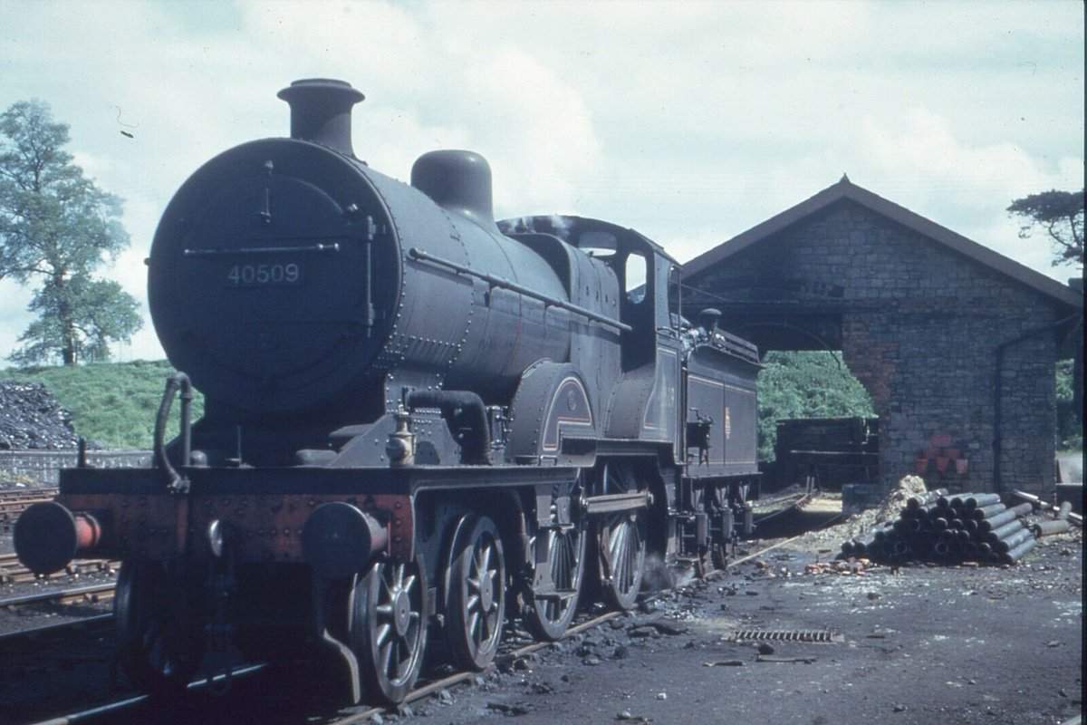 With its Whitaker Tablet-Catcher Apparatus readily visible, 483 40509 sits with steam wisping from its valves at Templecombe Shed in 1952. Beginning life as a Class 2 in 1899, it was renewed 1912 & ended its days on the S&D - withdrawn 14 June 1957 from 71G Bath Green Park Shed.