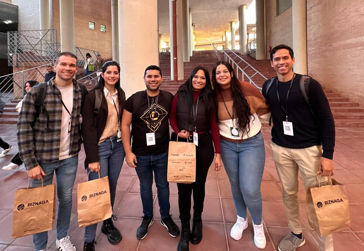 Ninib3th_'s tweet image. ✨🚀 Te cuento mi experiencia en el #BiznagaFest23 en linkedin.com/posts/melissas…
#biznagafest #biznafest2023 #IT #LinkedIn