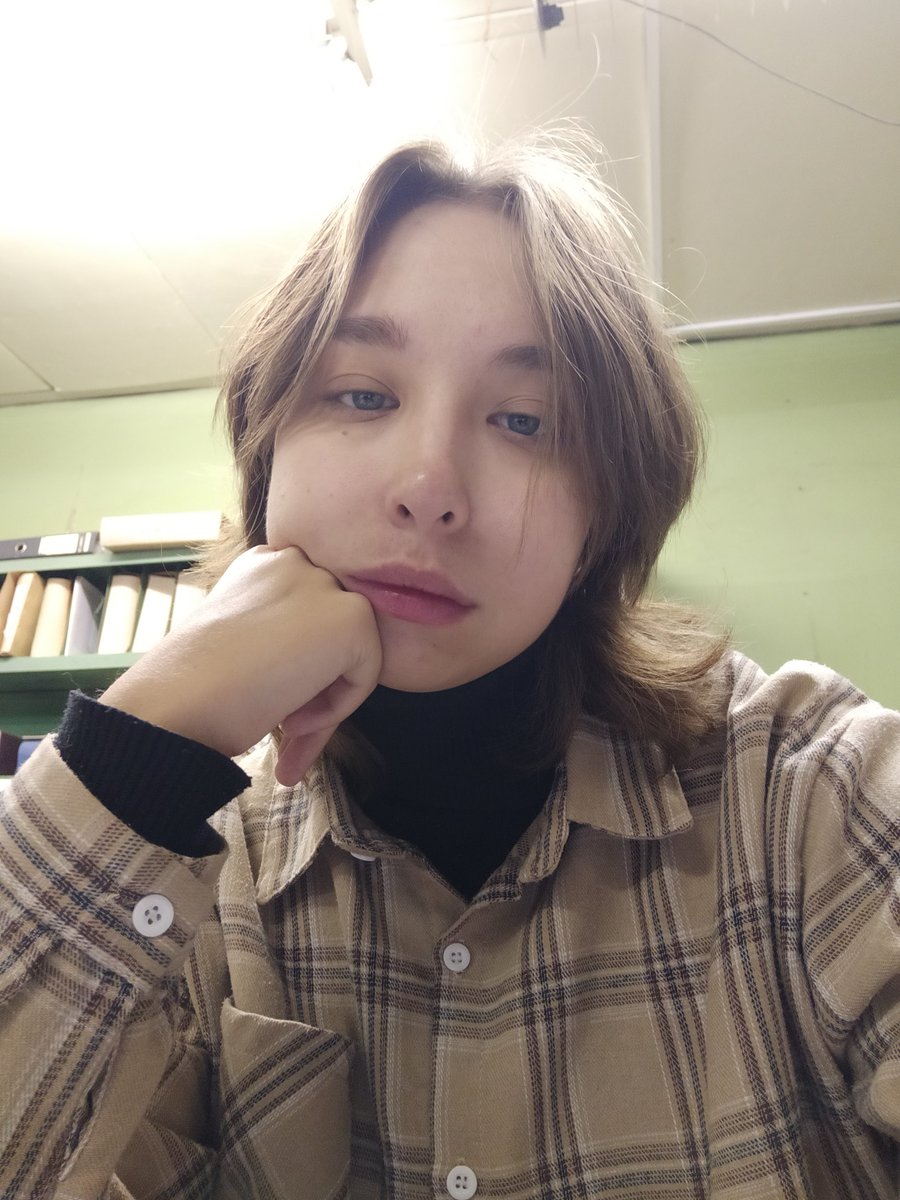 eskamlover's tweet photo. ну че, я теперь работник завода, к слову уже целый месяц, пишу курсач, учусь, заебалась, хочу женщину 
вот вам я на заводе https://t.co/l3sXq4J7sn