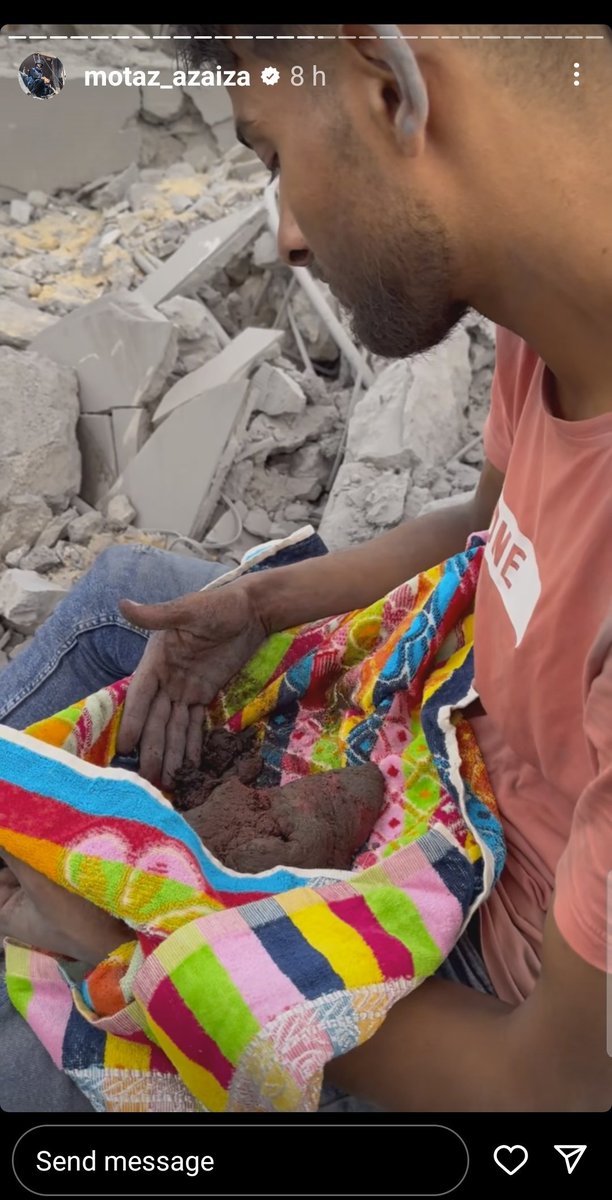 theophyllline's tweet photo. The most heart wrenching clip of  Gaza that i saw today.this person holding a piece of flesh of his loved one.💔💔💔
And i m still amazed why people aren't boycotting Israelis products. Everyone should play their role ,even if it is  minor , it  matters a lot.
#CeaseFireInGaza https://t.co/d8F2O5tkH7