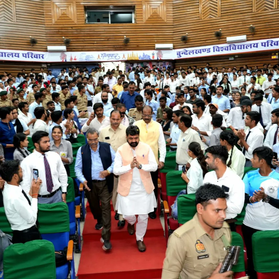On the occasion of Sardar Vallabhbhai Patel Jayanti Bundelkhand University has organised a Awareness Rally #Run for Unit 
On this auspicious day Hon'ble V.C. Prof. Mukesh Pandey sir flagged off the rally.
NCC Cadets and Students actively participated in the programme..
<a href="/HQ_DG_NCC/">National Cadet Corps</a>