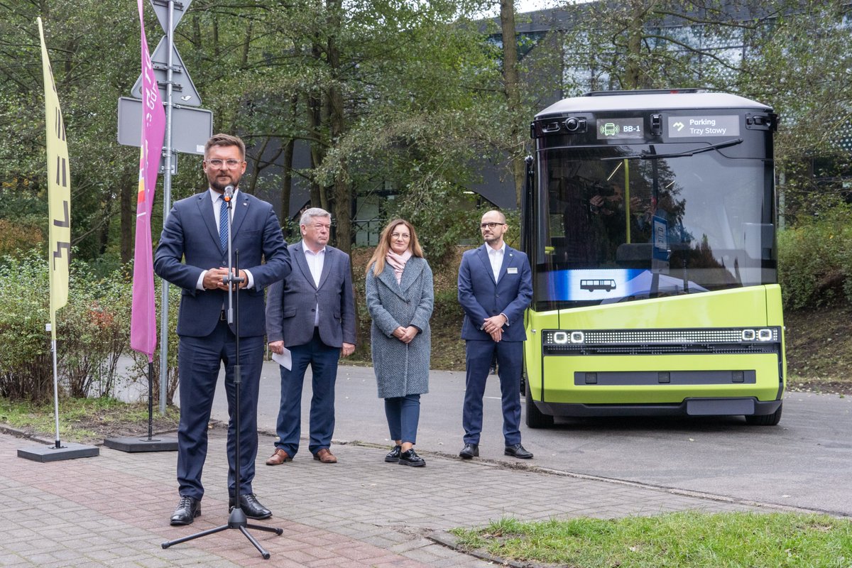 Yesterday, the official presentation of the first Polish autonomous minibus, Blees BB-1, took place at Katowice Muchowiec. The vehicle made a positive impression on all event participants. We are extremely proud to have had the opportunity to introduce extraordinary Blees BB-1.