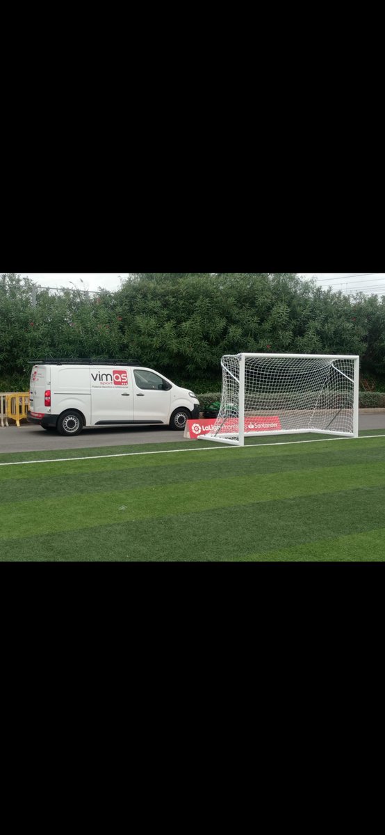 vimassport's tweet photo. 📍BUENAS TARDES📍
Fabricación y montaje de 
🥅PORTERÍAS🥅 a medida para los mas peques🧒👦en la CIUDAD DEPORTIVA PAMESA.
Incluye contrapesos en la base de las porterías para garantizar el máximo de seguridad en los entrenamientos.
CF Villarreal siempre pensando en sus jugadores. https://t.co/yNTl4APt8U