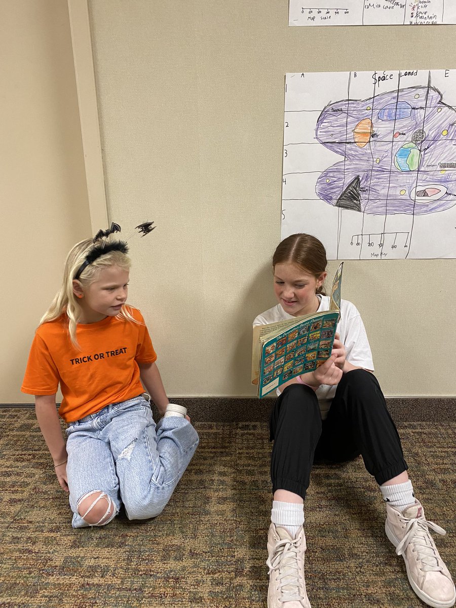 MrsWorrellCAM's tweet photo. Reading fall books with our second grade buddies. 📚🍂

@MohawkTrailsEl @myccs https://t.co/VruWs8gUB0