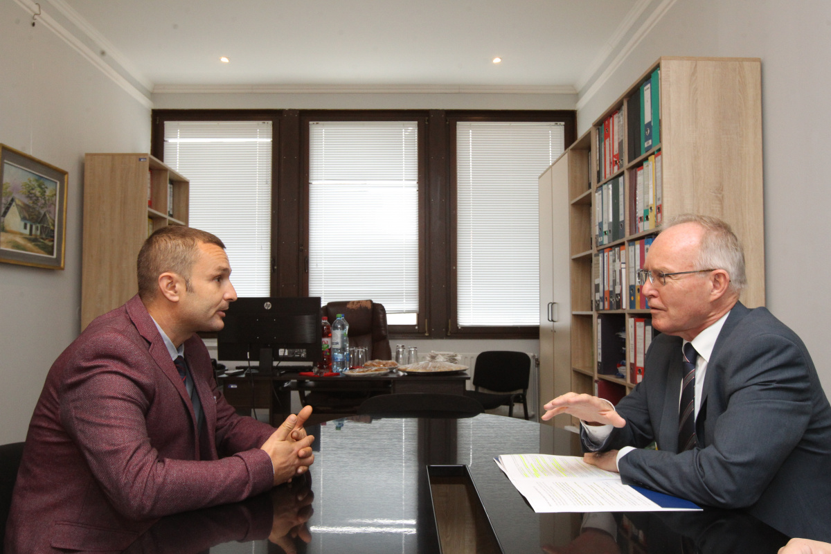 OSCE_Serbia (@osce_serbia) on Twitter photo Today in Sombor: Introductory meeting btw Amb <a href="/janbraathu/">Jan Braathu</a> and the Head of the German National Minority Council, on priorities of German national minority in Serbia. Today in Sombor: Introductory meeting btw Amb <a href="/janbraathu/">Jan Braathu</a> and the Head of the German National Minority Council, on priorities of German national minority in Serbia.
