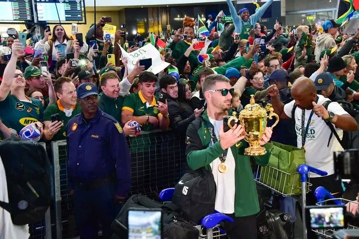 MandhlaziRN's tweet image. #Springboks have arrived in the country after winning the #rugbyworldcup2023. 
Pictures by #GCIS