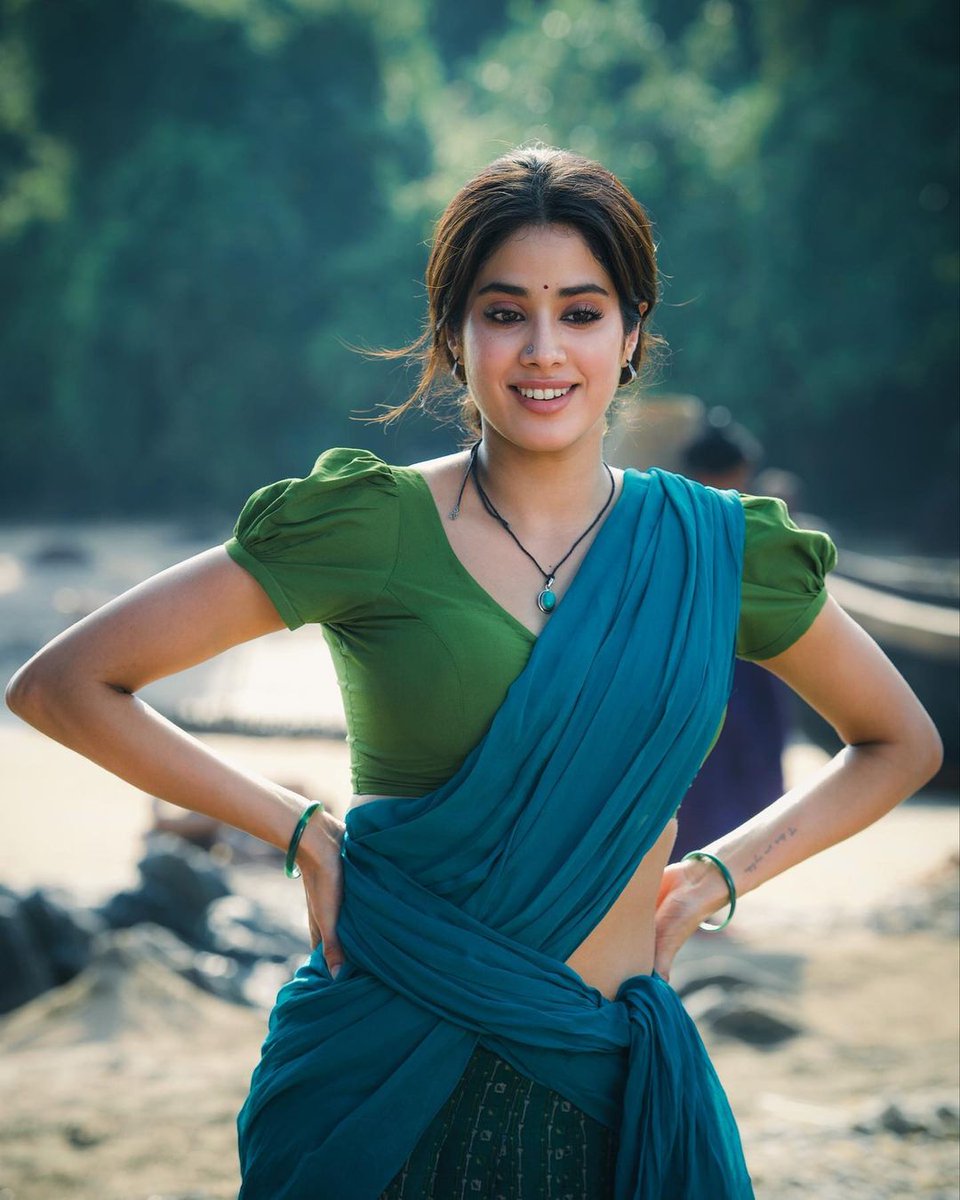 SacnilkEntmt's tweet image. #JanhviKapoor (#Thangam) look😍 from much-awaited #Devara 

Releasing on 5th April 2024🔥

#JrNTR