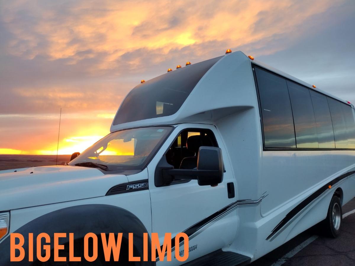 that Arizona sunset though . . . 😍 #driverlife waiting on the party, watching the sun go down - thank you Jeremey for sharing this photo! 🌵#scottsdalepartybus #arizonatours