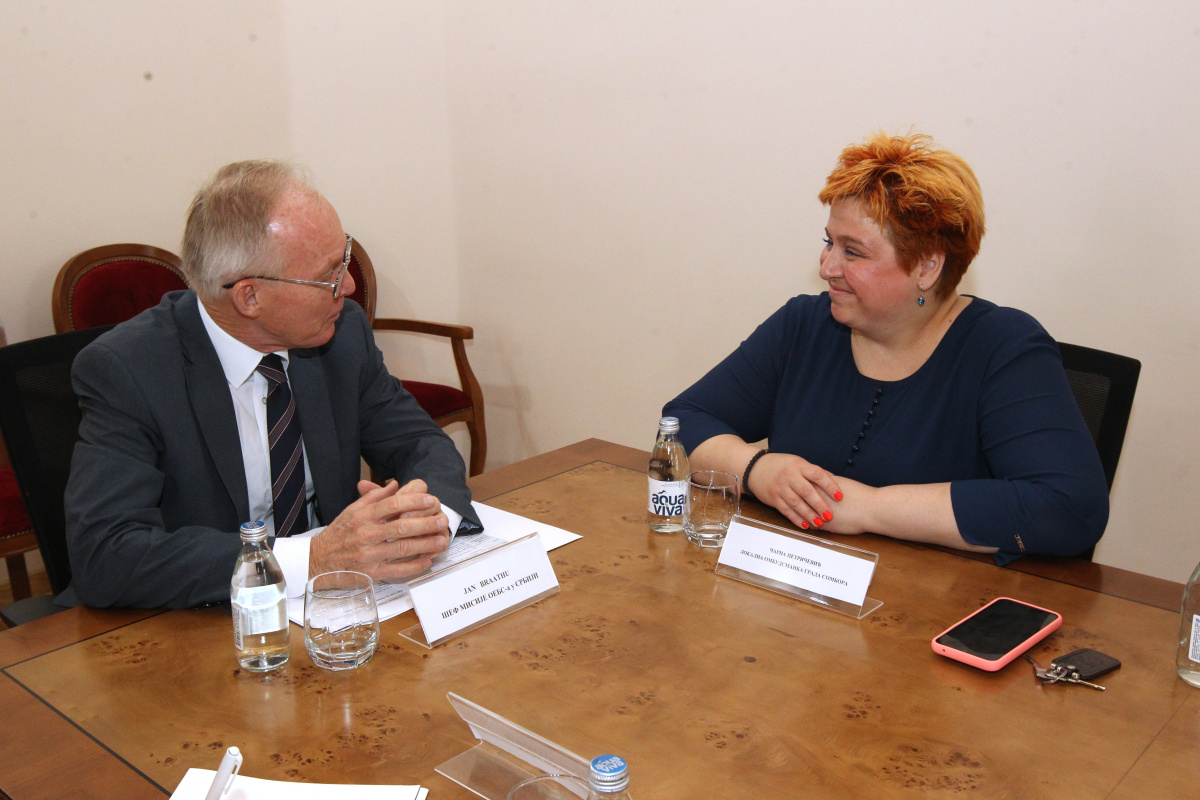OSCE_Serbia (@osce_serbia) on Twitter photo Ambassador <a href="/janbraathu/">Jan Braathu</a> and Sombor Local Omubdsperson Čarna Petricevic meeting: Priorities in the work of ombudsperson and main concerns raised by citizens. Ambassador <a href="/janbraathu/">Jan Braathu</a> and Sombor Local Omubdsperson Čarna Petricevic meeting: Priorities in the work of ombudsperson and main concerns raised by citizens.