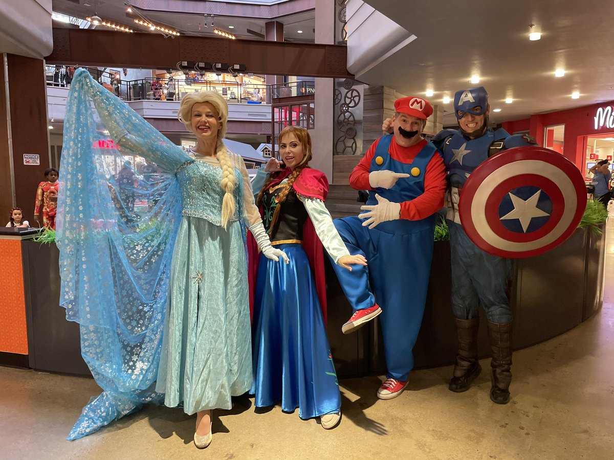 .@EllsworthPlace Shopping Center in #DowntownSilverSpring was buzzing with cute and spooky characters to celebrate #Halloween last Sunday. We had so much fun coordinating this event for @GBTRealtyCorp and the community!  
#storyfanatics #bpclient #bouncepath