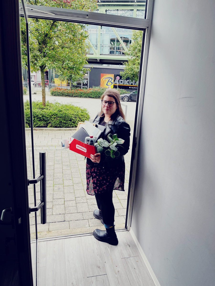 ACrackhouse's tweet photo. Etwas über zwei Jahre als Teamleitung erlebt und überlebt. Eine WG für MmB aufgebaut, die Menschen begleitet. Elternarbeit die einen manchmal verzweifeln ließ, organisatorische Widrigkeiten, AUs in Dauerschleife, Gedanken ans aufhören. Alles war dabei, alles hat stärker https://t.co/fQ7lpBJ1lk