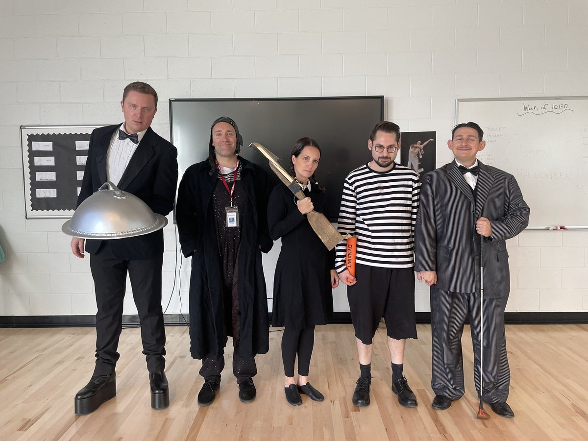 nshoredance's tweet image. Happy Halloween from the NSHS Performing Arts team! @CatalanoChoirs @nshsstrings @nshorehsband @NMasquers @NSArts1 @drzublionis @SHELLNORTHSHORE