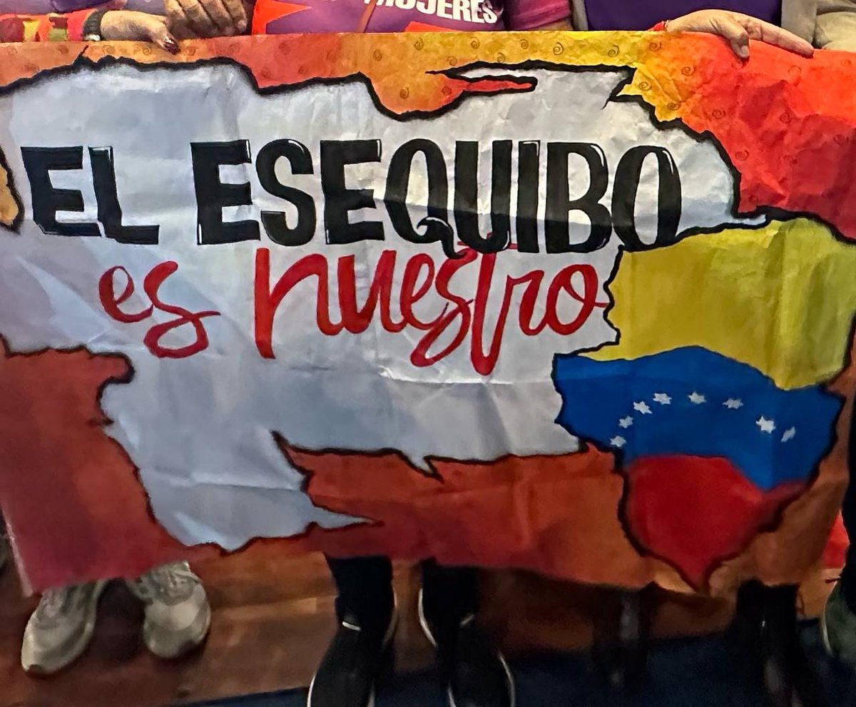 ¡El 3 de diciembre responderemos SÍ! por amor a la Patria, por amor a nuestra tierra, por amor al Esequibo🇻🇪💜 #VenezuelaToda 
#ElEsequiboEsNuestro 

<a href="/NicolasMaduro/">Nicolás Maduro</a>