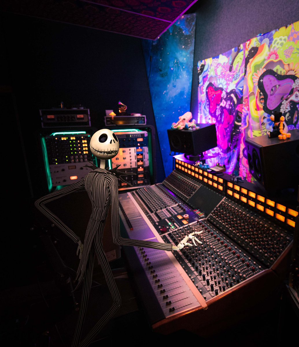 Rupert_Neve's tweet image. &quot;Jack, please, I’m only an assistant engineer here. I can’t make decisions by myself!&quot; 🎃 

#happyhalloween #jackskellington #assistantengineer