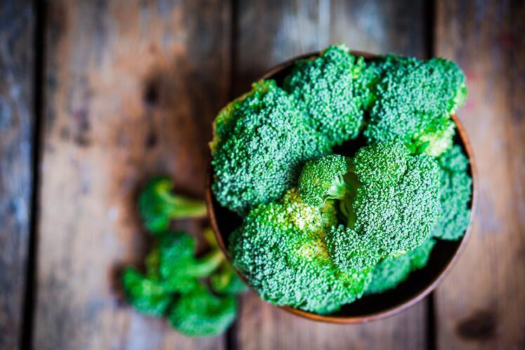 With a new grant from the USDA’s National Institute of Food and Agriculture, FSHN’s Professor Mike Miller and his team have plans to identify which microbes maximize the benefits of broccoli and other brassica vegetables. emails.illinois.edu/newsletter/82/…