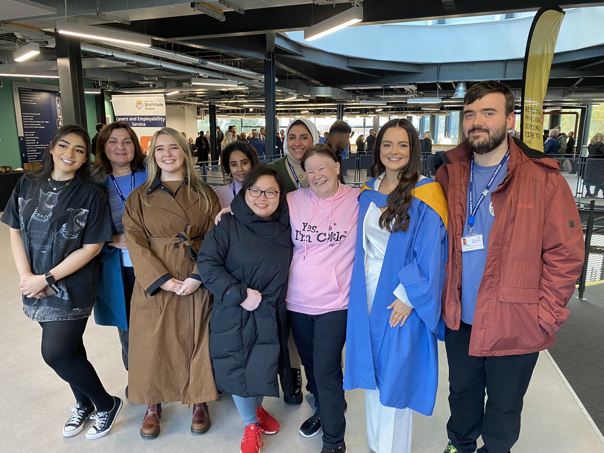 Congratulations to Dr McCabe who graduated today. Lovely to meet the McCabe clan. So proud of you. Great <a href="/Boydlab1/">Boydlab</a> picture - one for the wall. <a href="/_SamanthaMcCabe/">Samantha McCabe</a> <a href="/SIPBS_Strath/">StrathPharm&Bio</a> <a href="/UniStrathclyde/">University of Strathclyde</a>