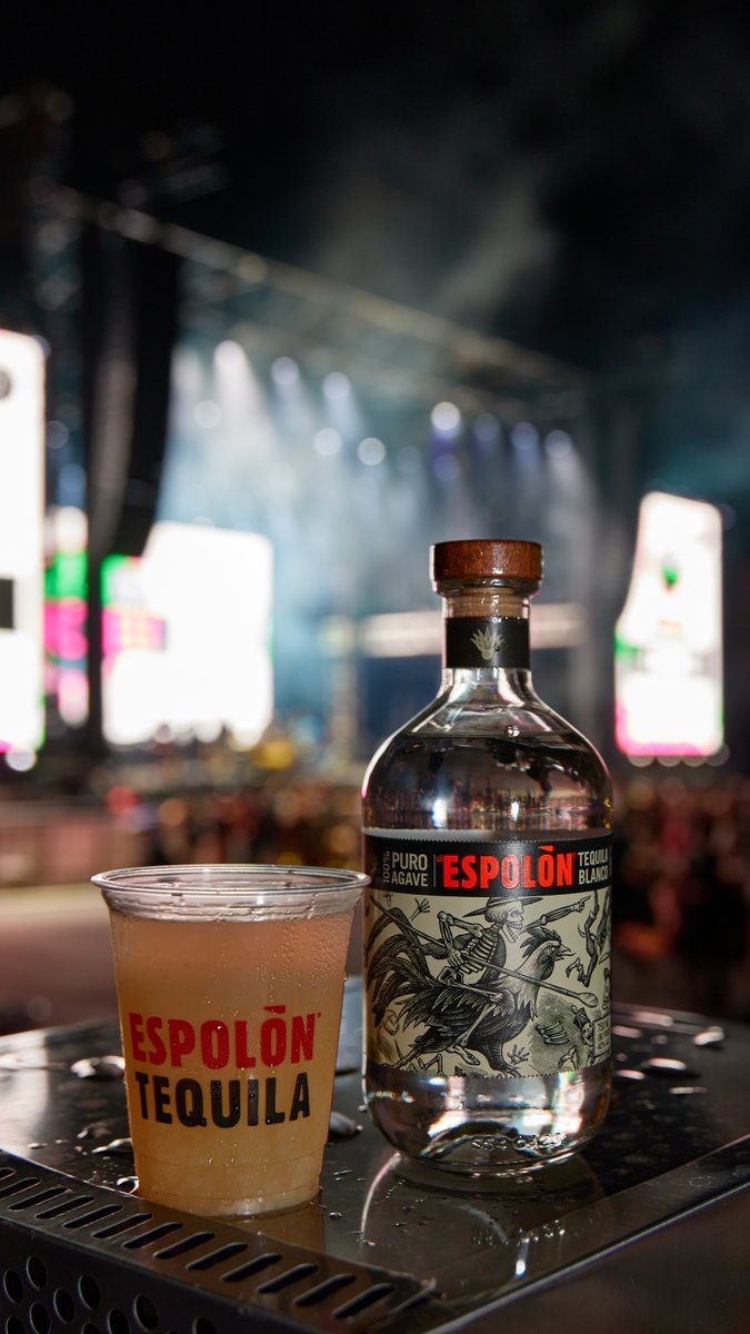 We loved margaritas between sets with friends!💥 The @espolontequila Cantina was the place to be with exclusive merch, a photo booth, and more. ⚡