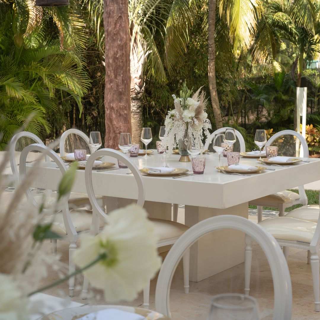 💕Let your destination wedding adventure begin at Azul Beach Resorts! 💕Located in both Mexico and Jamaica, fall in love with their wedding packages, all ages amenities, and more during your celebration in paradise. Read more: rebrand.ly/q6yl2h3