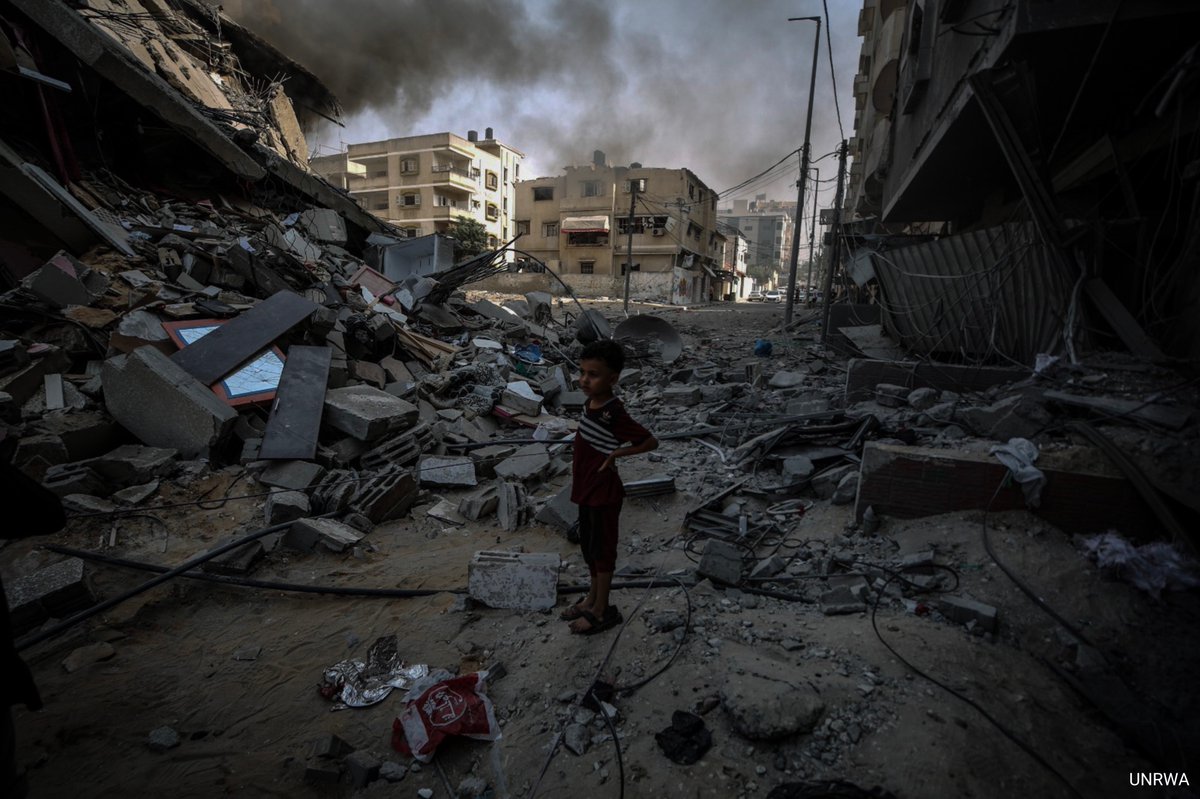 Gaza: Thousands of children have been killed in airstrikes over the last three weeks, with many others missing &amp; feared dead.
UN humanitarians warn that millions of children are suffering without basic essentials &amp; face a lifetime of trauma. news.un.org/en/story/2023/…