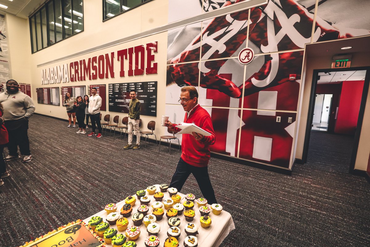 A real Halloween treat! Happy birthday to the 🐐🎃 #RollTide | @AlabamaFTBL