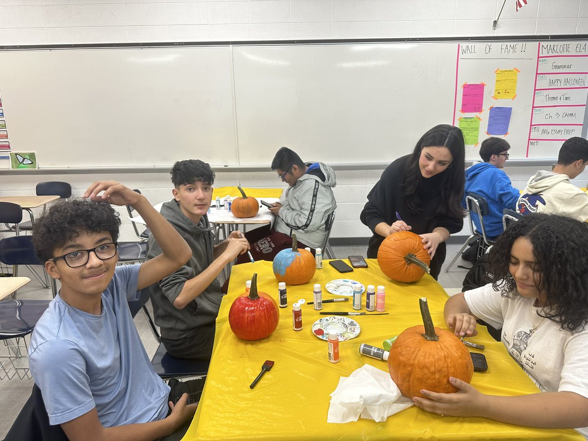 CMacialekD230's tweet photo. EL 3 had some fun today painting pumpkins from our last field trip 🎃🍁 Happy Halloween! @EngMusELLMedia @AndrewHS_d230 @InamYounis https://t.co/g27KrTI6dm